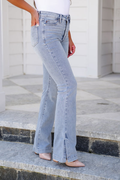 Judy Blue™ Jeans Bootcut Slim Vita Alta con Controllo Pancia e Spacco Laterale