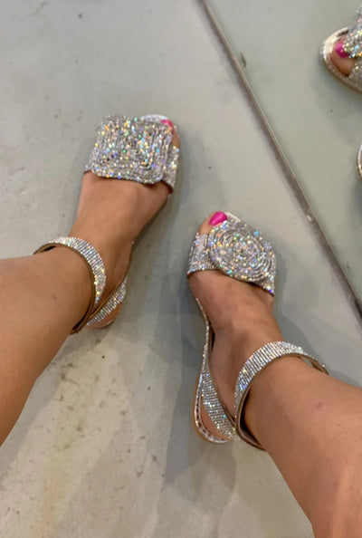 Aveline™ – Sandali Asimmetrici con Strass Brillanti