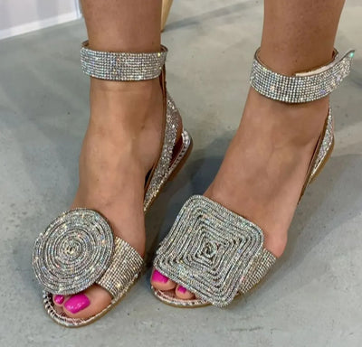 Aveline™ – Sandali Asimmetrici con Strass Brillanti